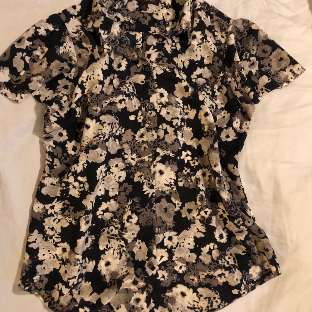 Banana Republic short sleeve floral print blouse